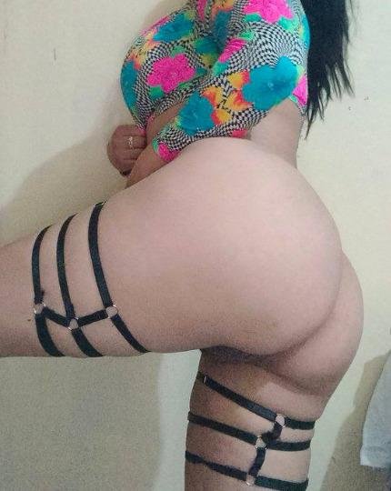 24・イヤー・オールド・ラティーナ・エスコート・レディー・フォア・ファン・イン・コスタ・メサ、CA 3