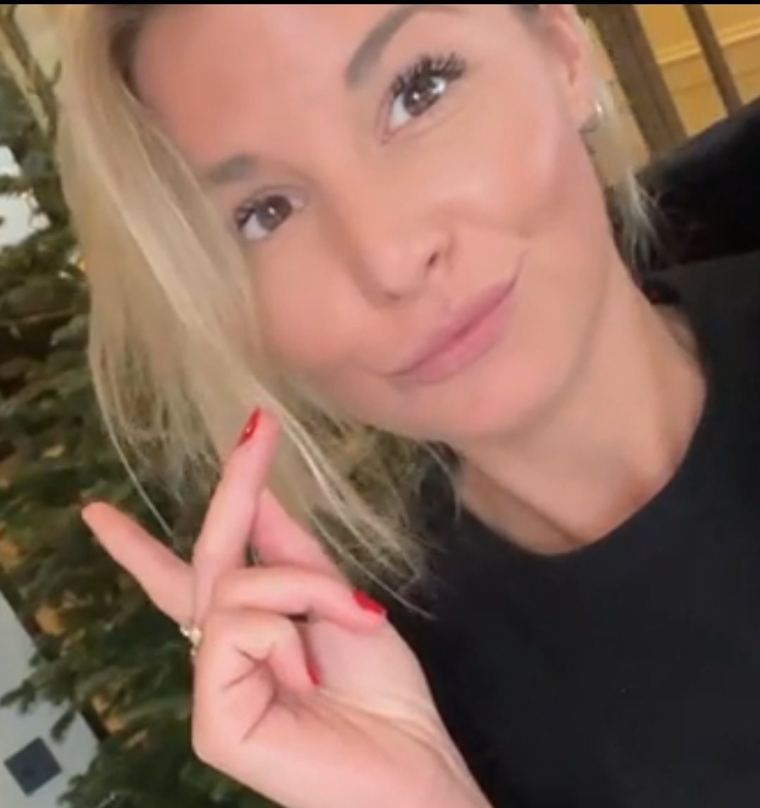 Her Beautiful Face Twisted in Pleasure With a Cock Deep Inside 1