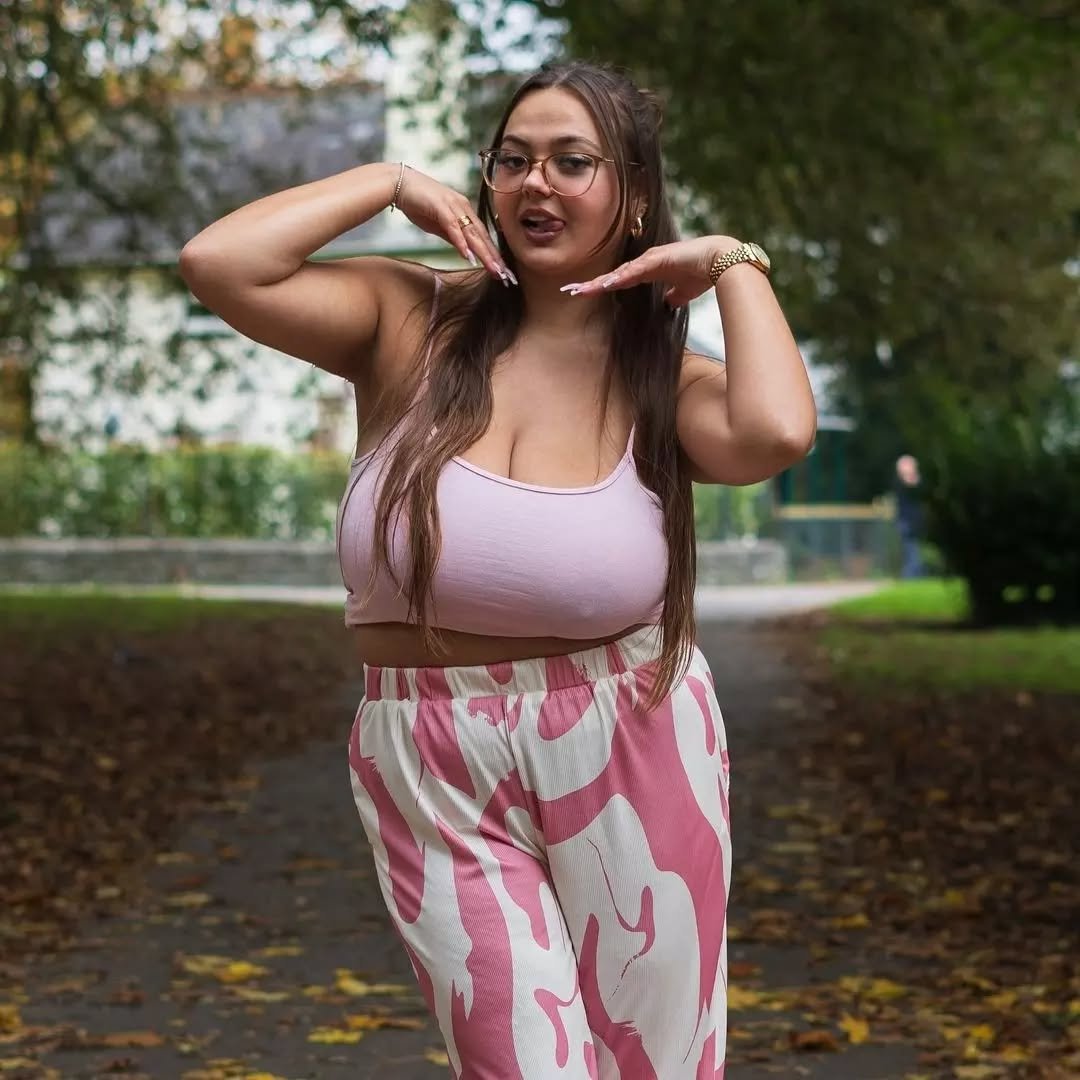 Curvy Instagram Hottie Shows Off Huge Pretty Assets in Fuck 3