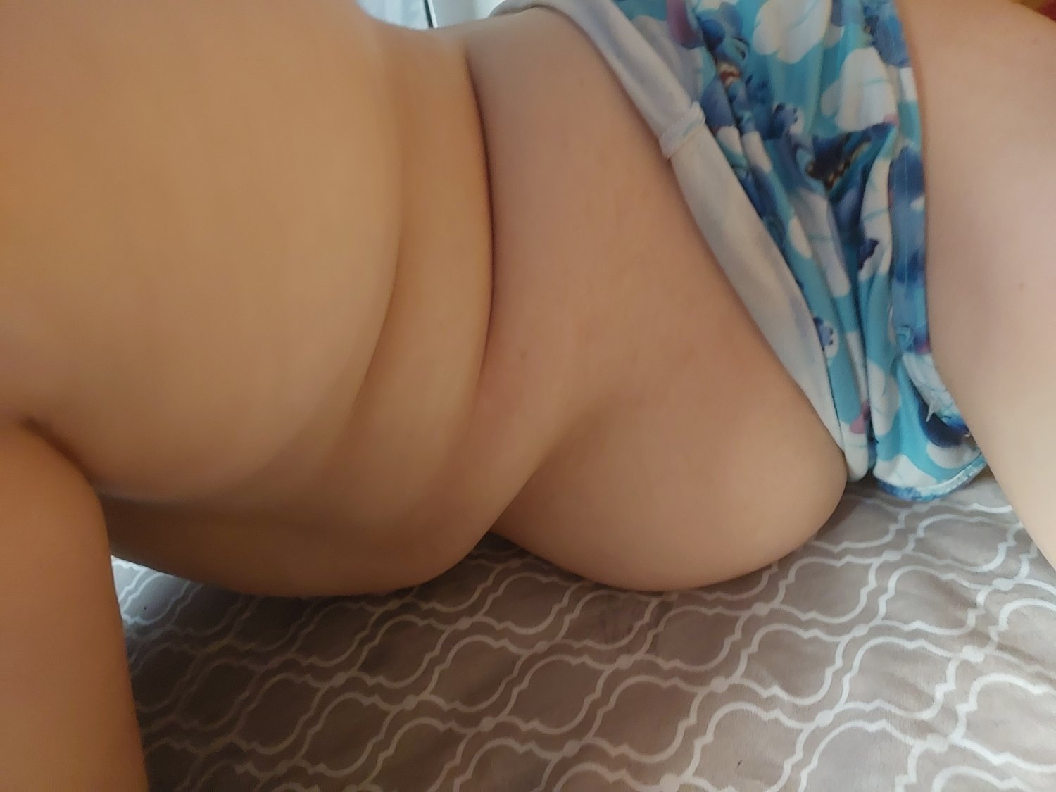 Mouthwatering Hottie Teases with Irresistible Curves in Hot Fuck 10