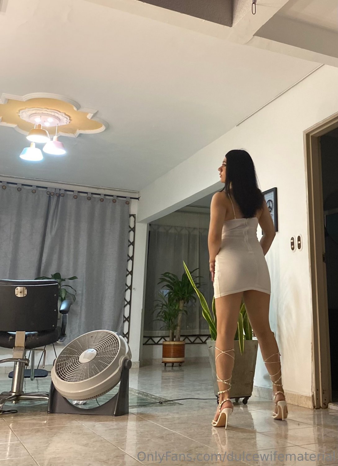 トランス・ガール・ホッティー・ショウズ・オフ・イン・スティーミー・ピックス・ファック・セッション 13