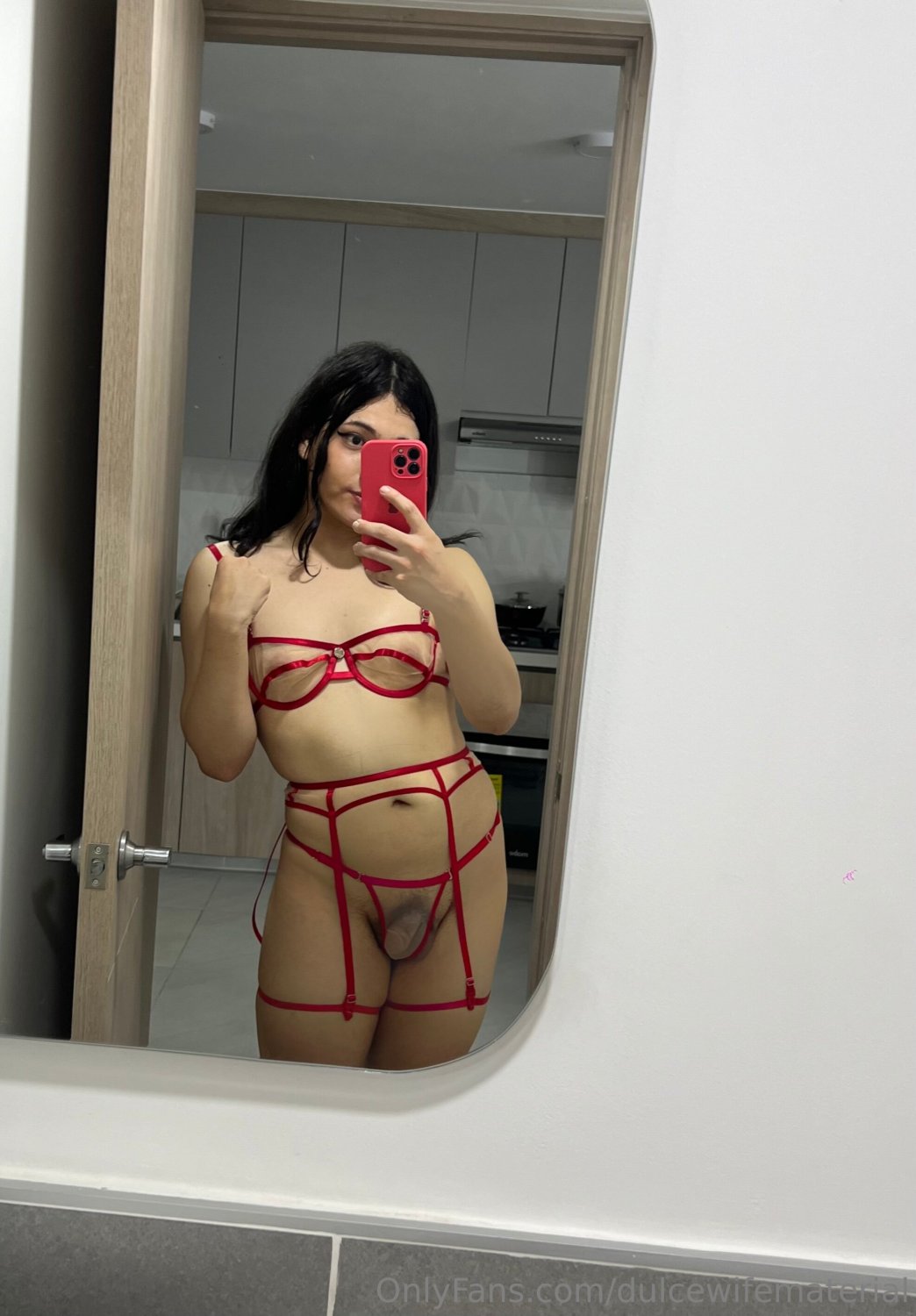 トランス・ガール・ホッティー・ショウズ・オフ・イン・スティーミー・ピックス・ファック・セッション 14