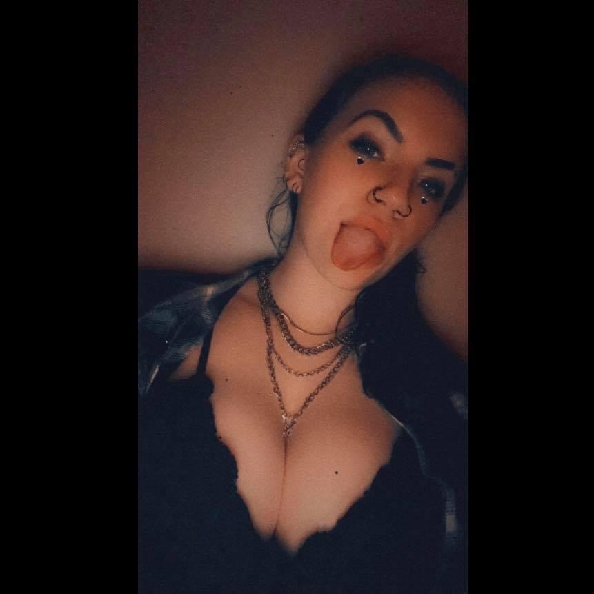 Fellow Hottie Goes All Out in Wild Fuck Fest Adventure 4