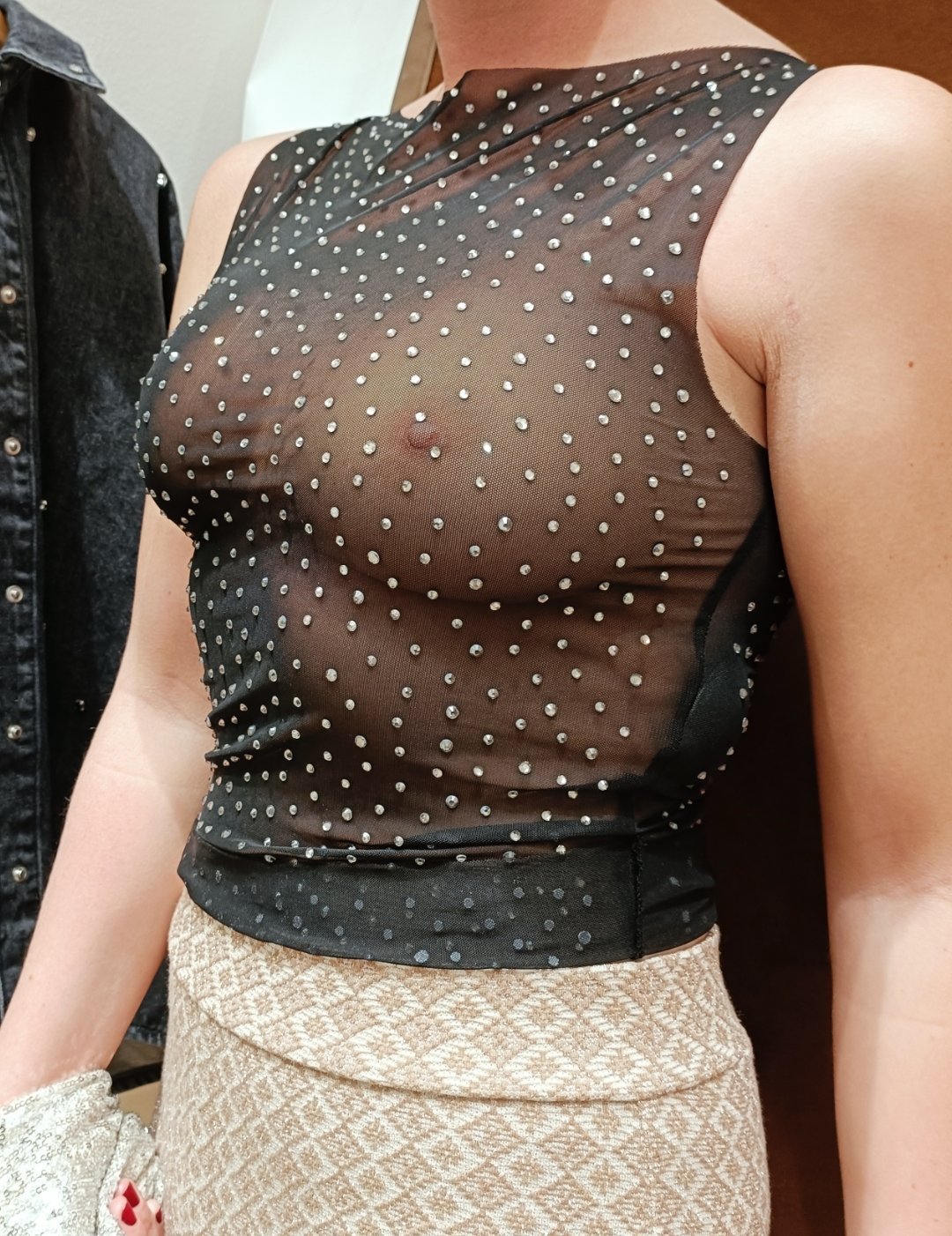 Big-Boob MILF Fan Hottie Shows Off Sexy Curves in Fuck 1