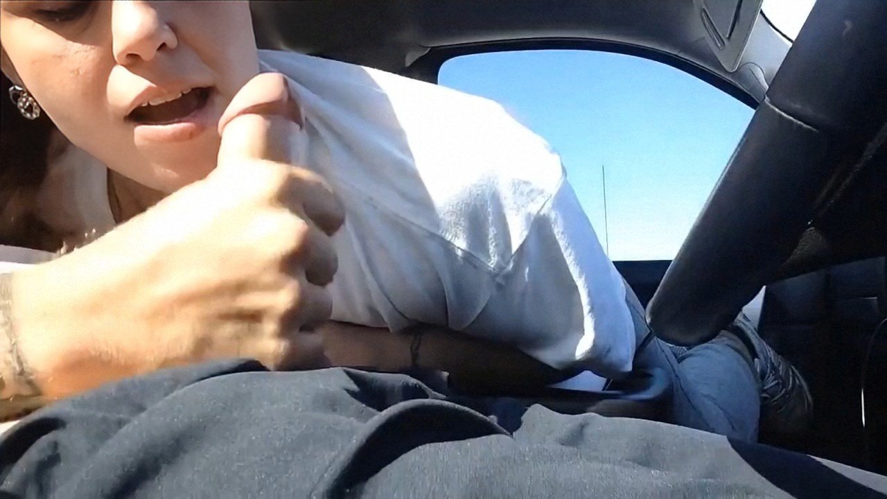 BBW Streetwalker Hottie Gives Blowjob in Hooker Fuck 1