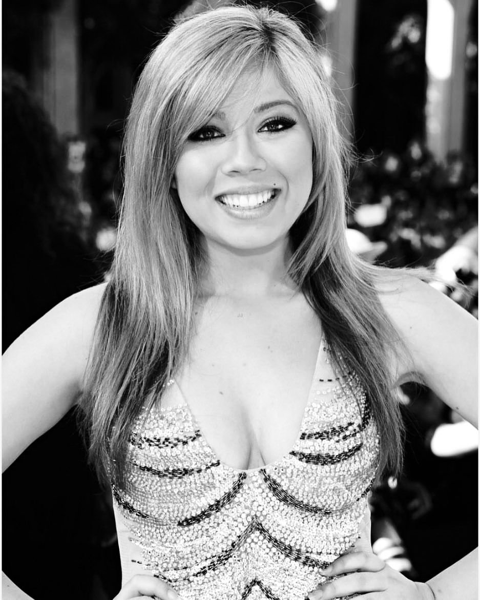 Amazing Celeb Hottie Shines in Steamy Fuck Fest Action 7