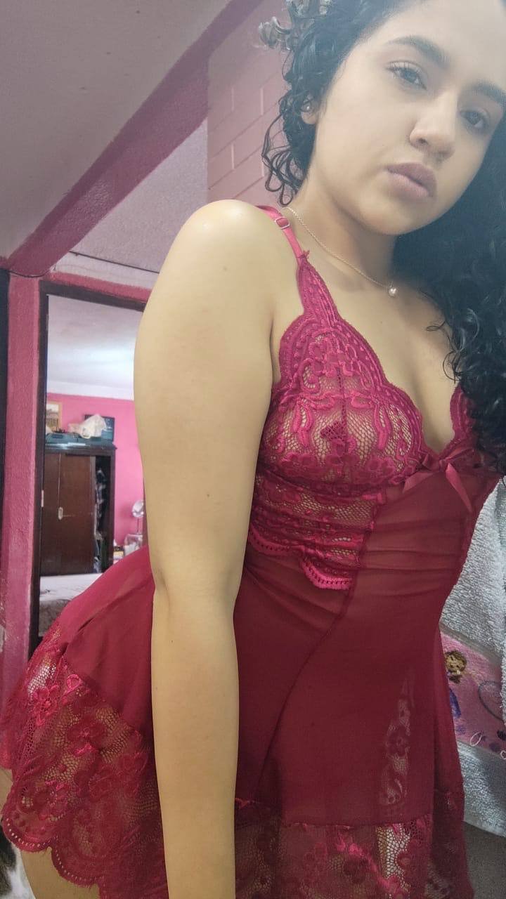 リャ・フラカ・プティータ・ホッティー・インターン・ゴーズ・ワイルド・イン・ファック・セッション 3