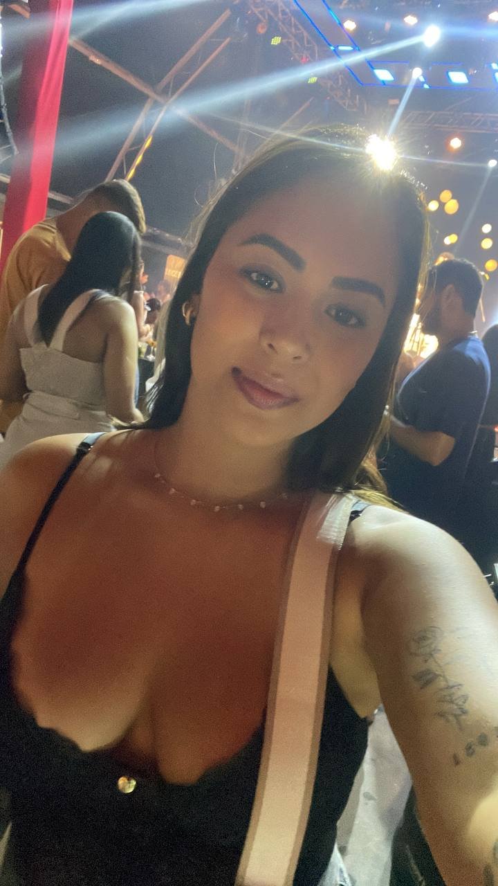 Florzinha Hottie Blooms in Steamy Fuck Session 13