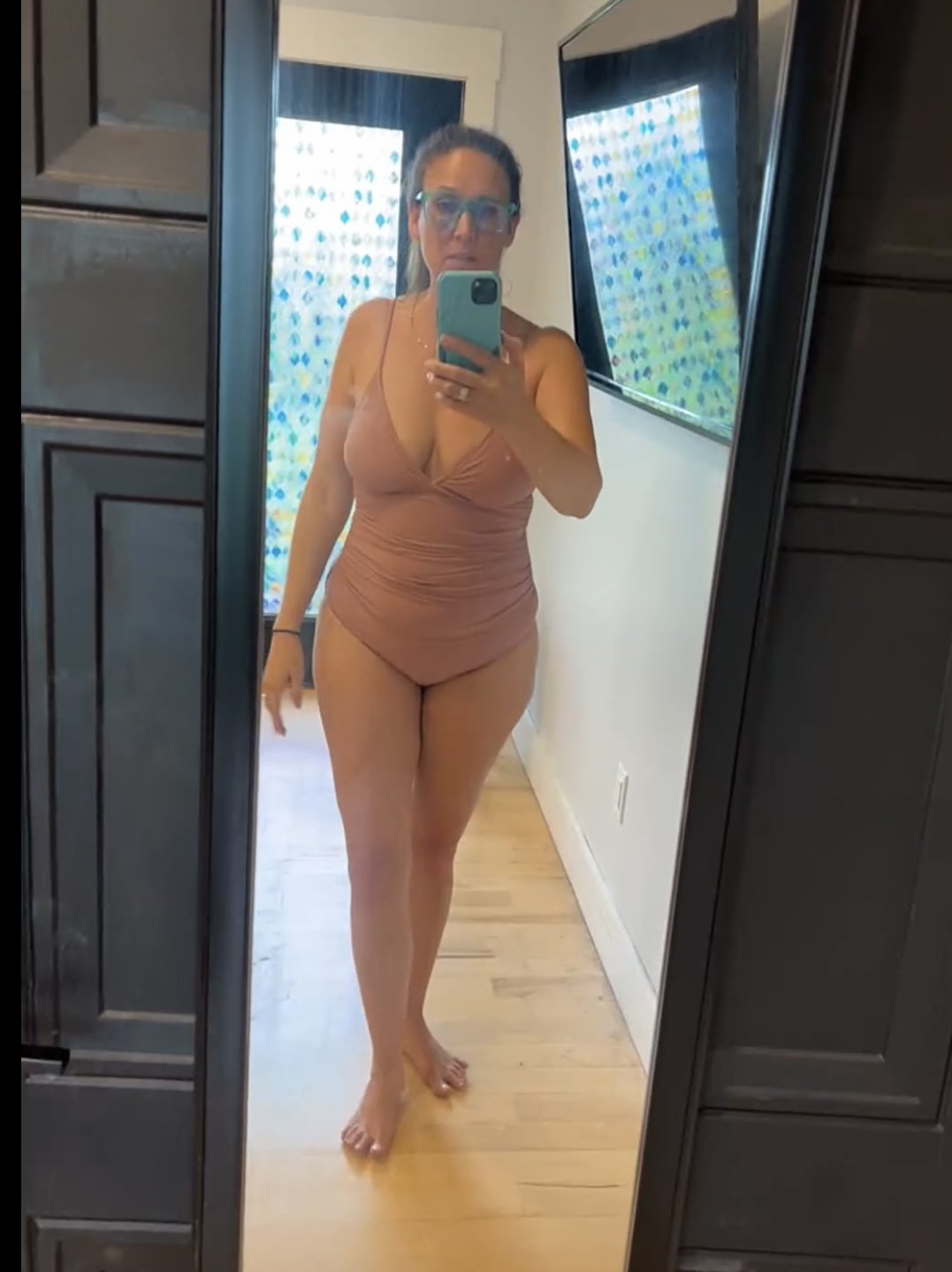 Latina MILF Hottie Tempts with Feet in Fuck Smash Session 7