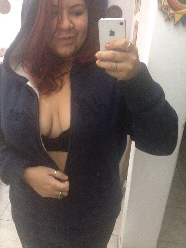 Gordinha Jornalista Hottie from Old Days Gets Pounded in Fuck 5