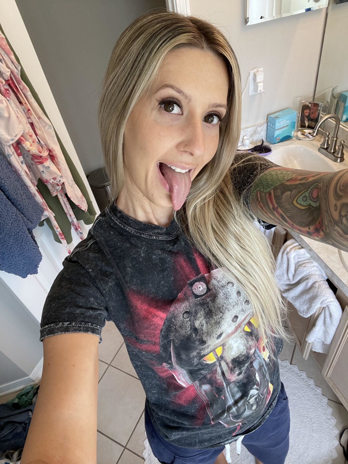 34-Year-Old Floozy Sydnee Craving Hardcore Attention 1
