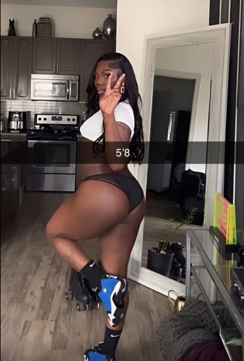 This Black Shemale’s Twerking Would Make Any Straight Guy Fold 11