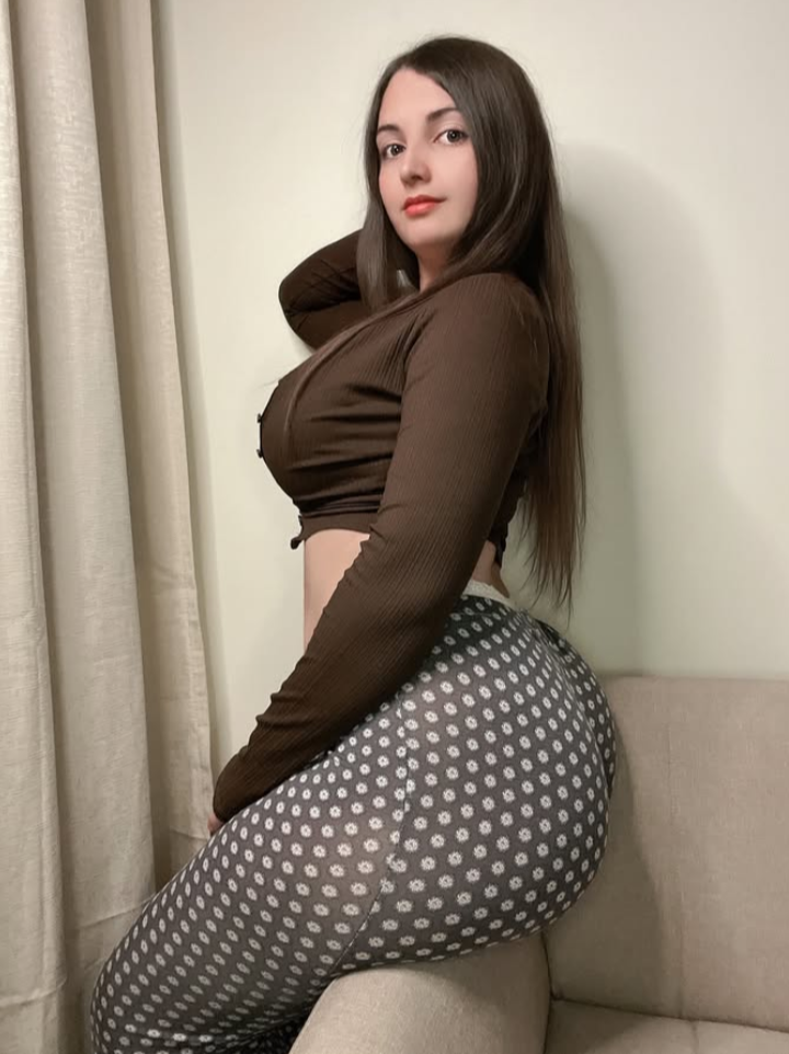 Photos of Thick and Busty Latina Babe Showing Off Her Curves 18