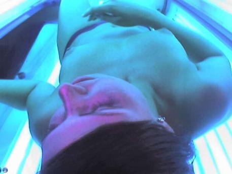 Sunbed Diary — Naughty Moments Under the Sun 50