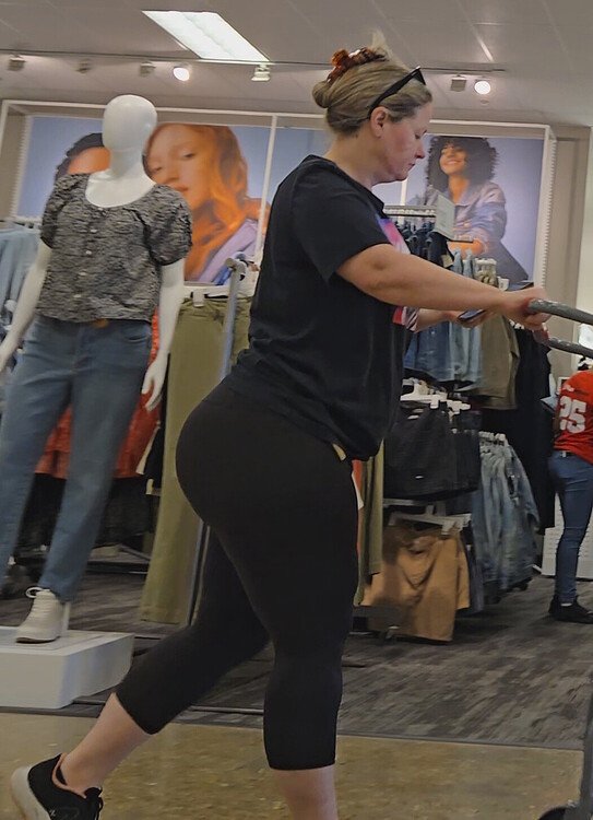 408 — インクレディブル・マチュア・ベイブ・ショウイング・オフ・ハー・ジューシー・カーブス 11