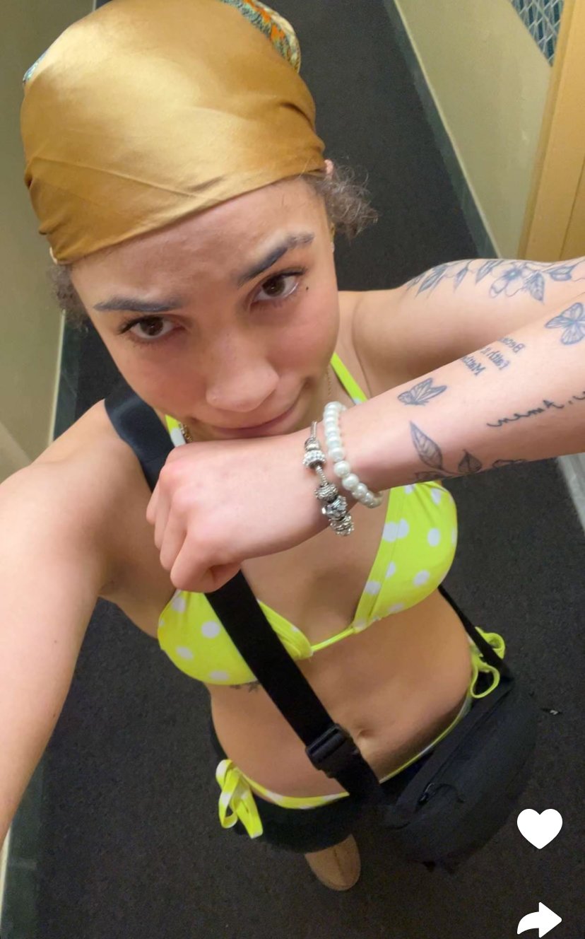 Fitness Babe Amiah Sharing Sexy Selfies and Curves 2