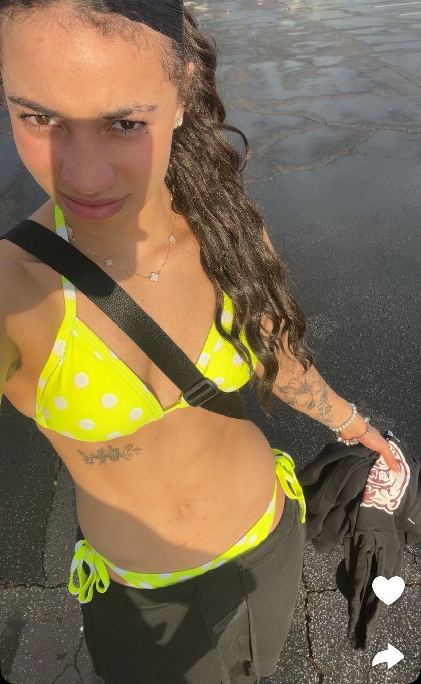 Fitness Babe Amiah Sharing Sexy Selfies and Curves 7