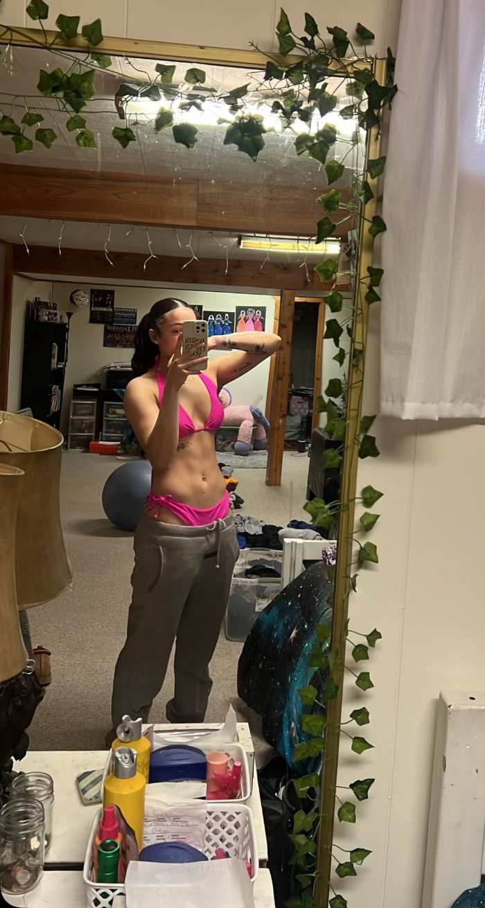 Fitness Babe Amiah Sharing Sexy Selfies and Curves 9