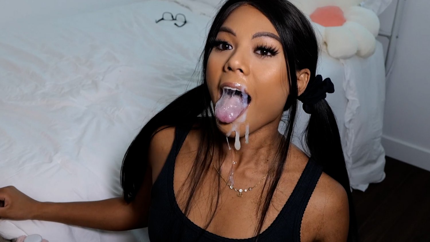 FACIAL MASIVO PARA PEQUEÑA PUTA 11
