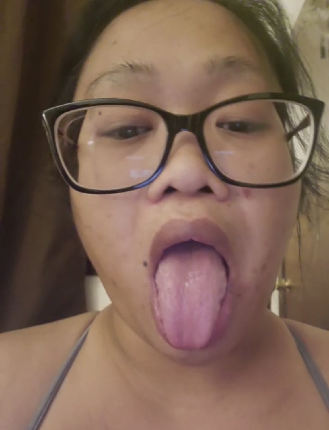 ビッグ・ティッテッド・オリエンタル・ベイブ・ウィズ・グラスズ・トークス・ダーティー・アンド・ゲッツ・ウェット 1