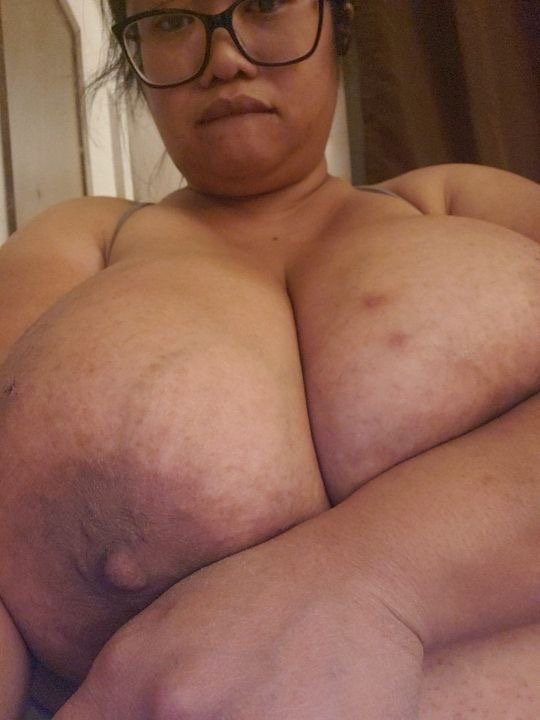 ビッグ・ティッテッド・オリエンタル・ベイブ・ウィズ・グラスズ・トークス・ダーティー・アンド・ゲッツ・ウェット 2