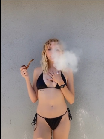 ブロンド・ビキニ・ベイブ・ベイピング・アンド・フラッシング・ハー・ノーティー・カーブス — リークド 4