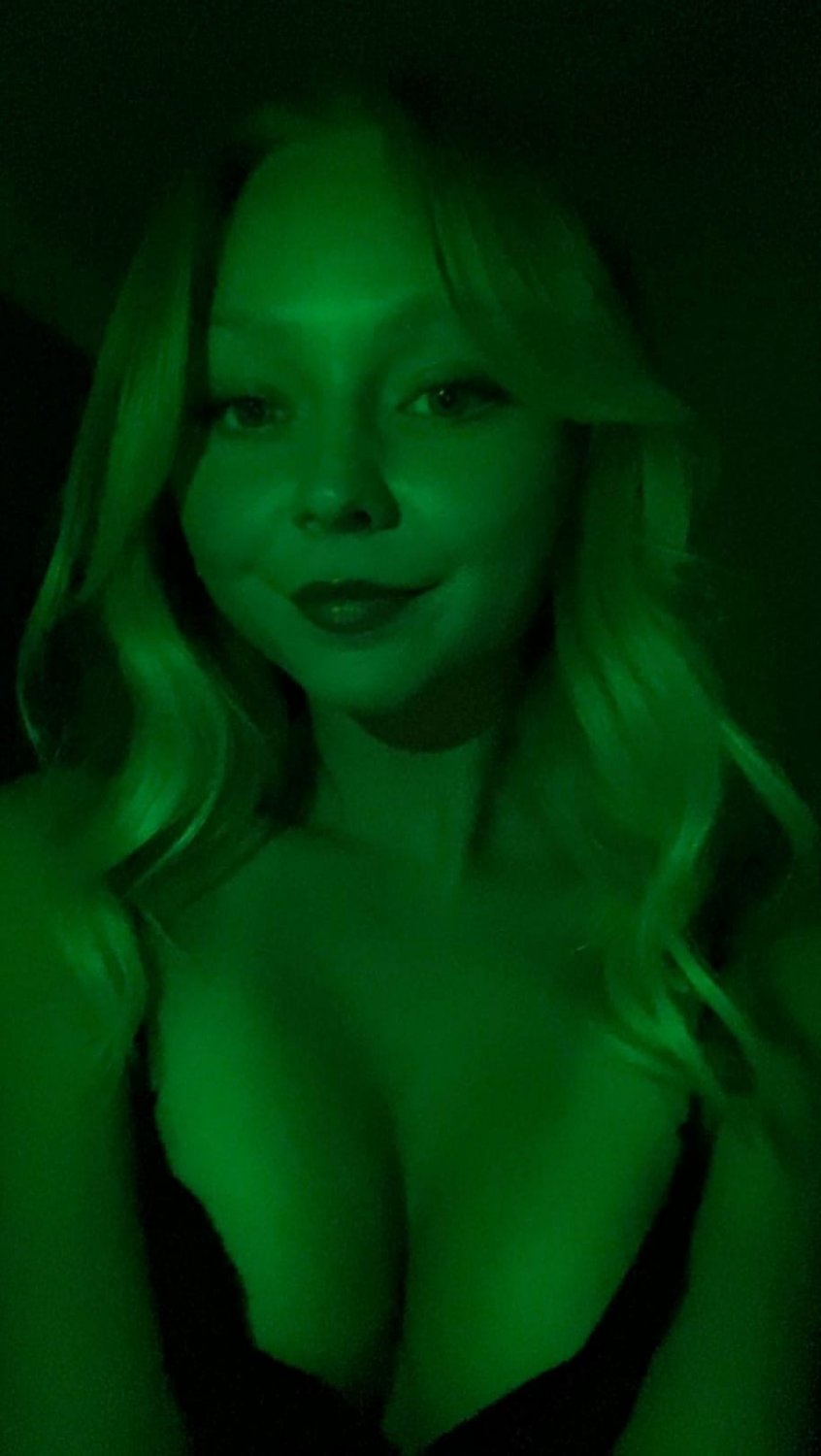 ブロンド・ビキニ・ベイブ・ベイピング・アンド・フラッシング・ハー・ノーティー・カーブス — リークド 13