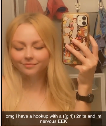 ブロンド・ビキニ・ベイブ・ベイピング・アンド・フラッシング・ハー・ノーティー・カーブス — リークド 37