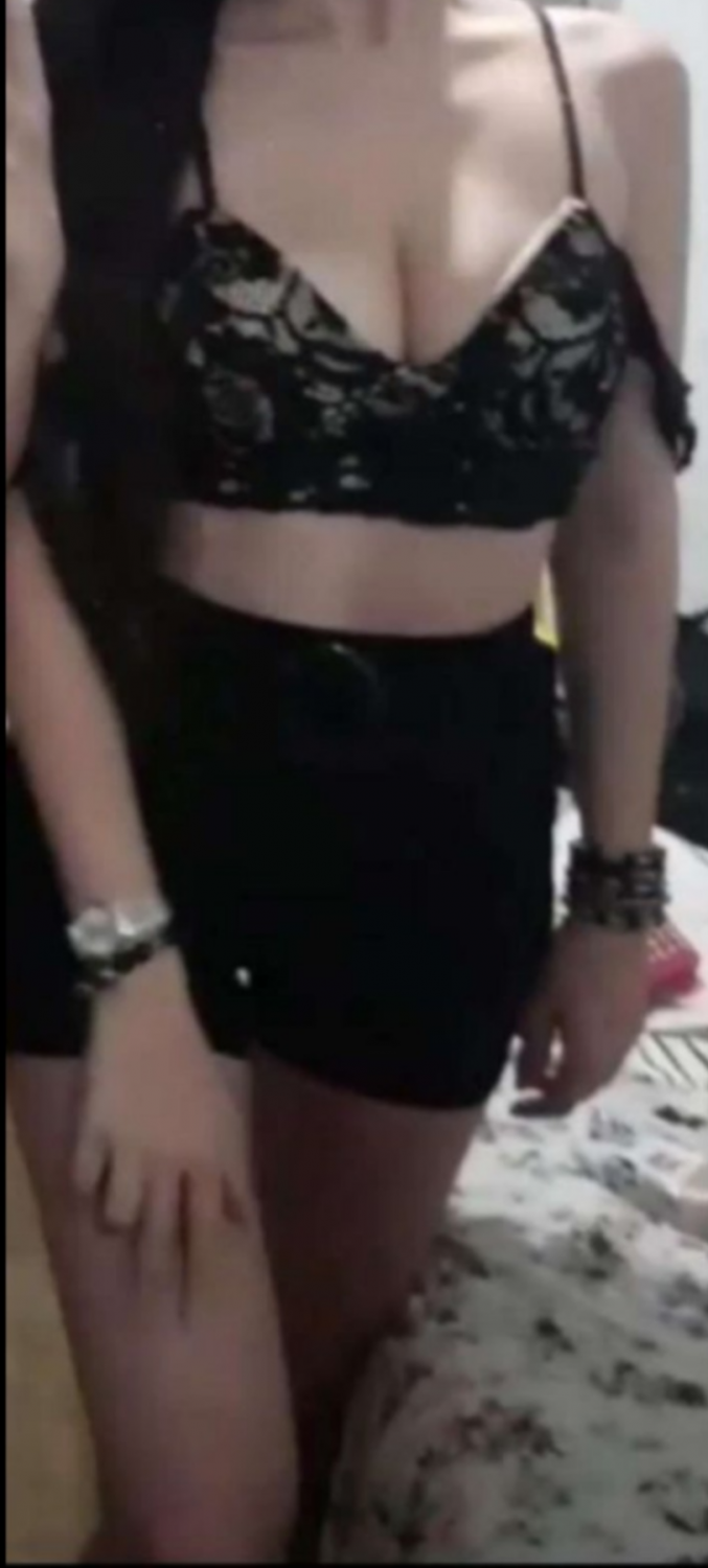 Nerdy Hotwife Girlfriend Pleasing Her Horny Cuckold 1