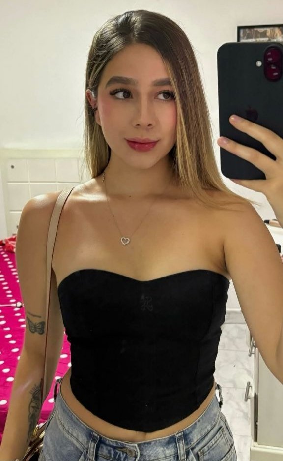 Hot Blonde Schoolgirl With a Perfect Body — Rica Flaca Rubia 1