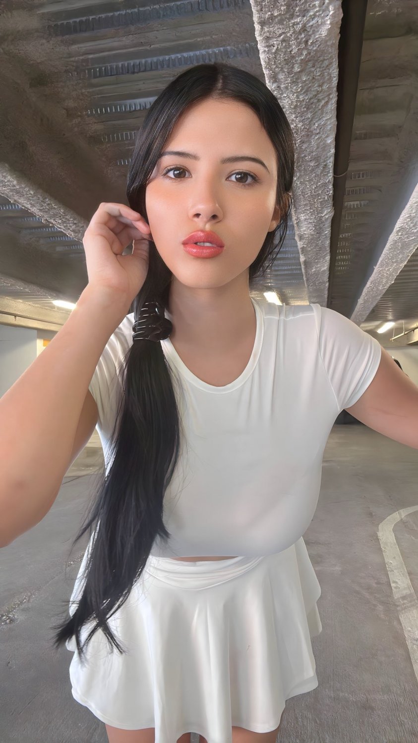 ファット・ラティーナ・フルージー・フラッシング・ハー・ビッグ・ジューシー・ティッツ・アンド・ベッギング・フォア・モア 12