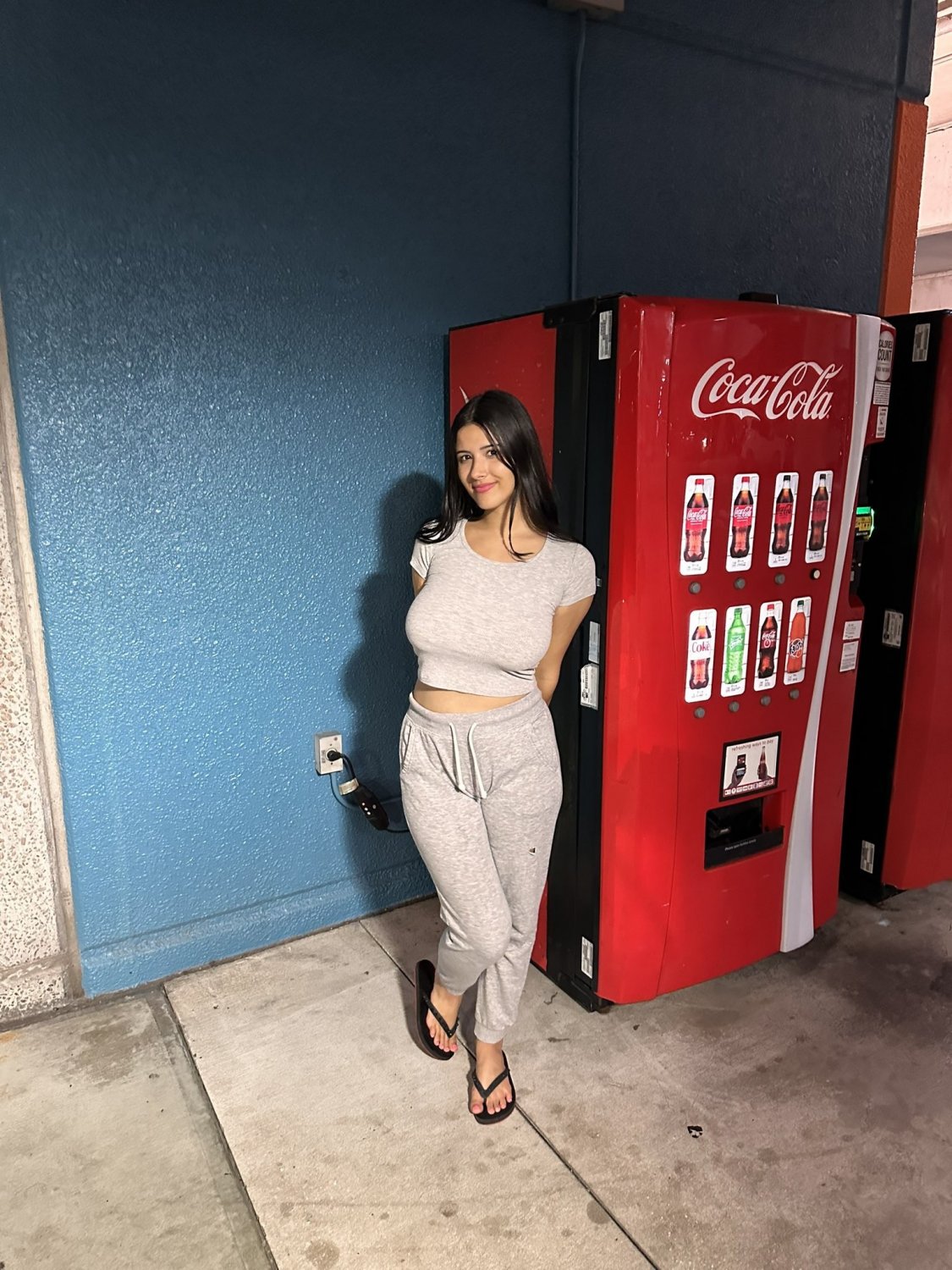 ファット・ラティーナ・フルージー・フラッシング・ハー・ビッグ・ジューシー・ティッツ・アンド・ベッギング・フォア・モア 85