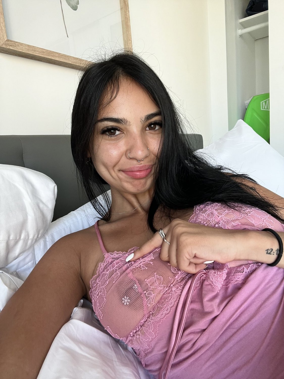 ヤミー・スパニッシュ・ビッグ・ティティー・フッカー・ベッギング・フォア・ハード・アクション 11