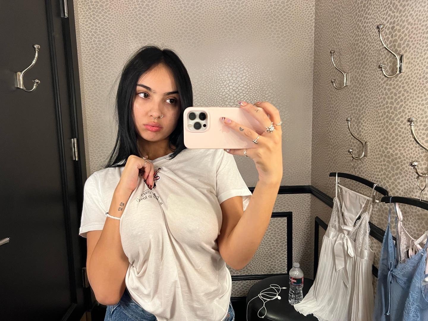 ヤミー・スパニッシュ・ビッグ・ティティー・フッカー・ベッギング・フォア・ハード・アクション 13