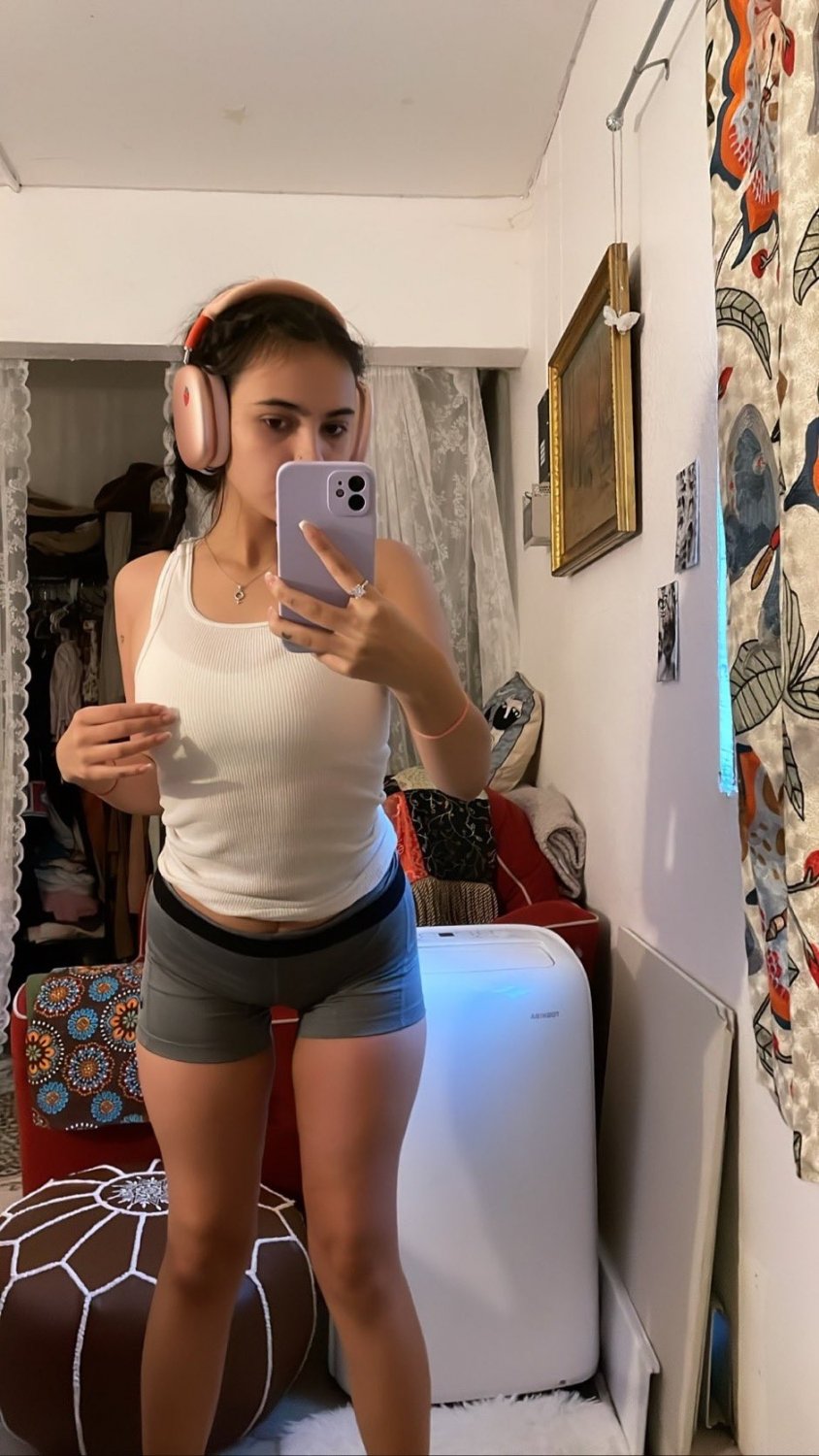 ヤミー・スパニッシュ・ビッグ・ティティー・フッカー・ベッギング・フォア・ハード・アクション 25