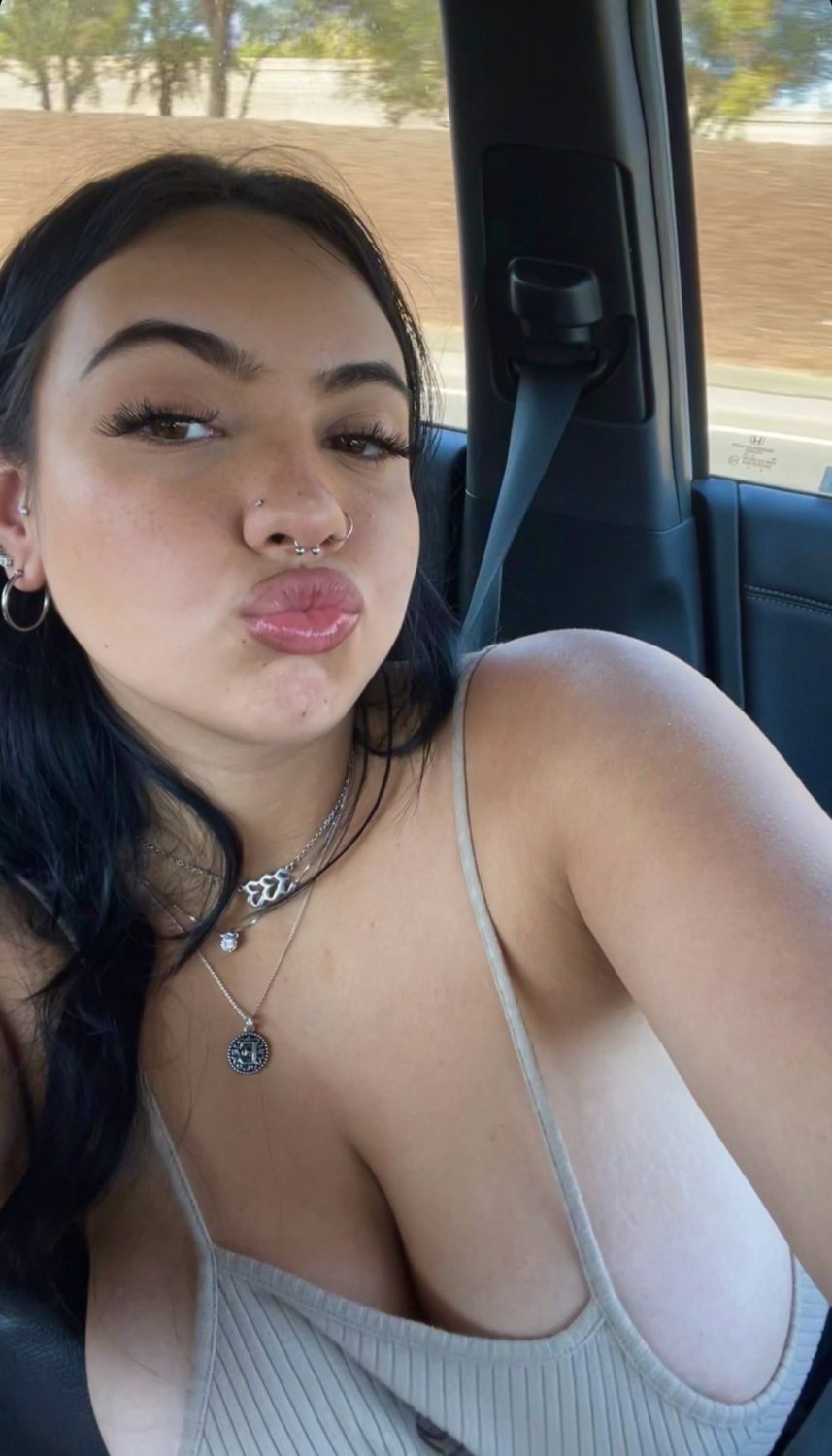 ヤミー・スパニッシュ・ビッグ・ティティー・フッカー・ベッギング・フォア・ハード・アクション 26