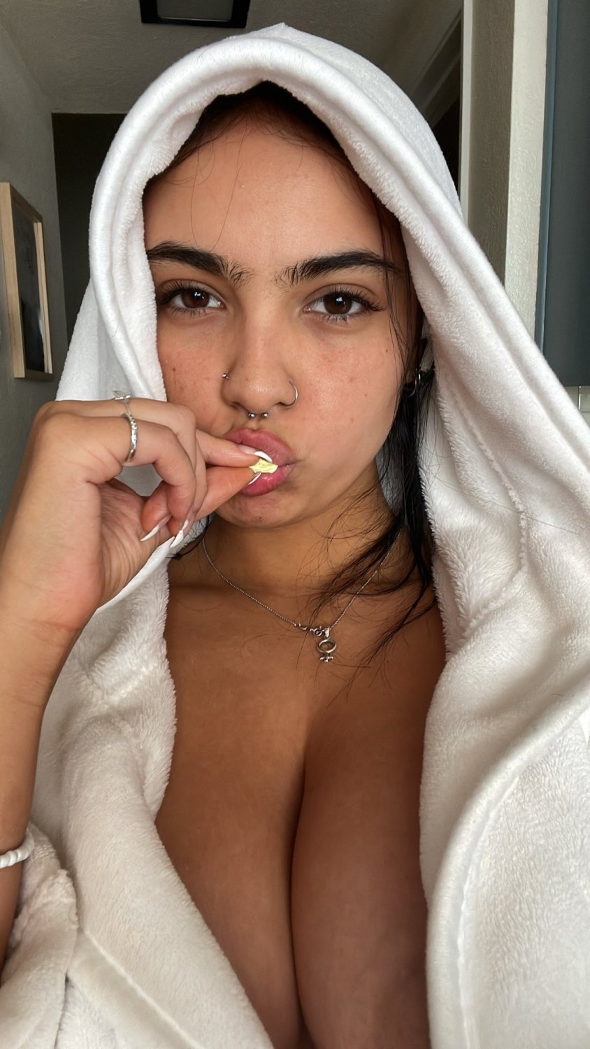 ヤミー・スパニッシュ・ビッグ・ティティー・フッカー・ベッギング・フォア・ハード・アクション 38