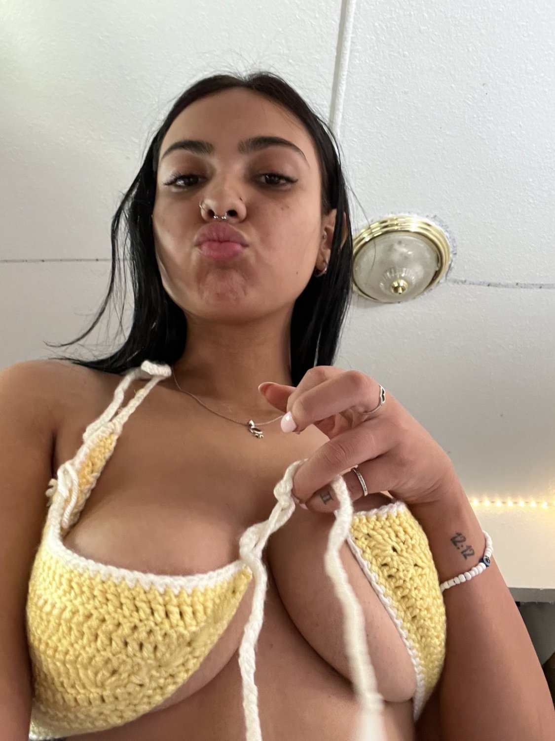 ヤミー・スパニッシュ・ビッグ・ティティー・フッカー・ベッギング・フォア・ハード・アクション 41