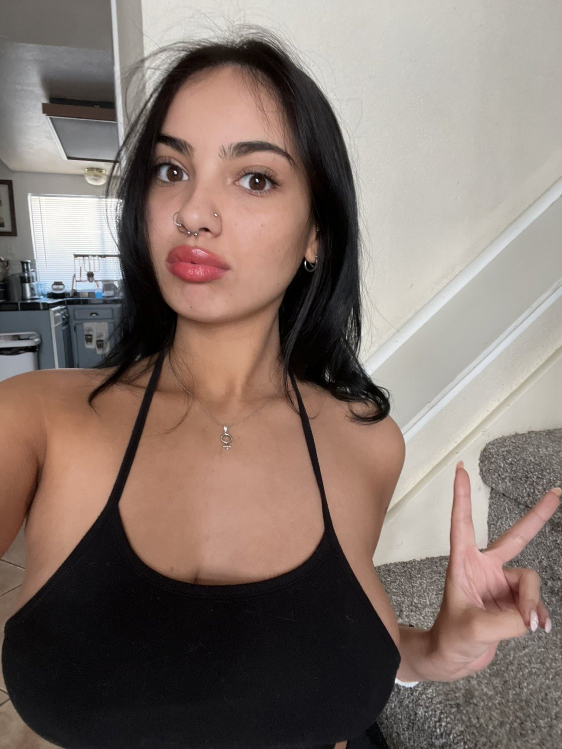 ヤミー・スパニッシュ・ビッグ・ティティー・フッカー・ベッギング・フォア・ハード・アクション 42