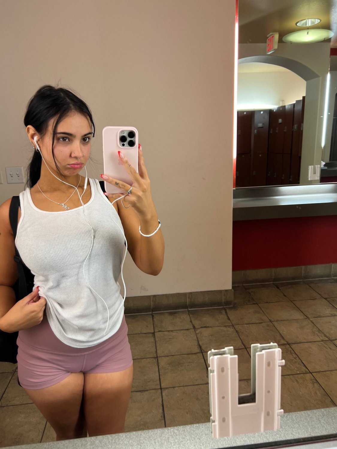 ヤミー・スパニッシュ・ビッグ・ティティー・フッカー・ベッギング・フォア・ハード・アクション 43