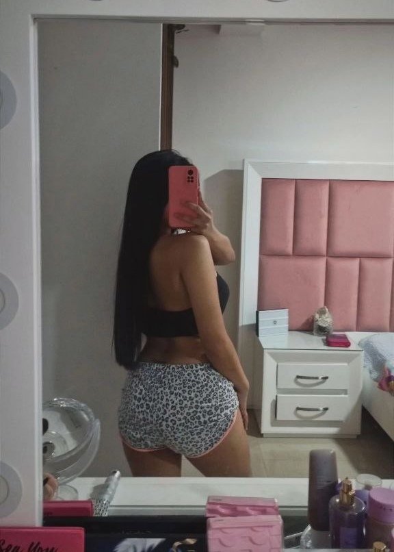 ビューティフル・ダーク・ヘアード・カレッジ・ガール・ショウイング・オフ・ハー・ノーティー・セルフィーズ — ホット・アンド・テンプティング 3