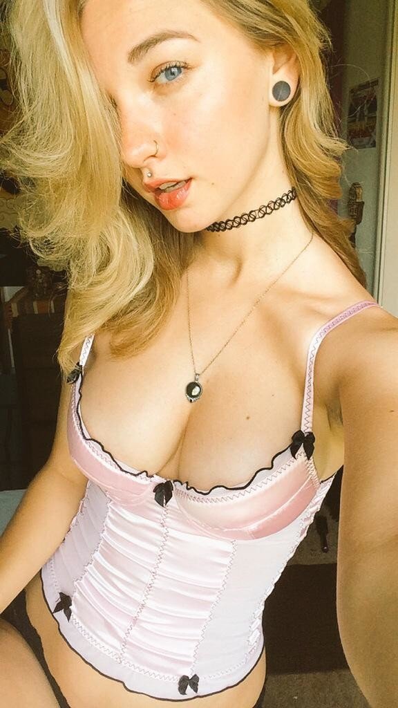 ザ・スクランプシャス・ビッチ・レディー・フォア・ディープ・ラフ・ユース・アンド・ハード・プレジャー 37