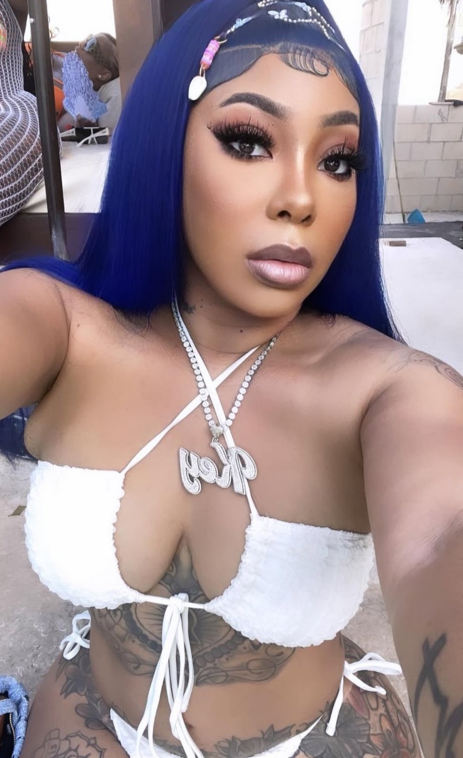 キー・ミルフ・フッカー・レディー・トゥ・アンリーシュ・ハー・ディーペスト・ダーティー・デザイアーズ 1