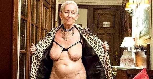 クリーピー・ビッチーズ — ネイキッド・オールド・グラニーズ・ショウイング・オフ・ゼア・サギー・ティッツ 12