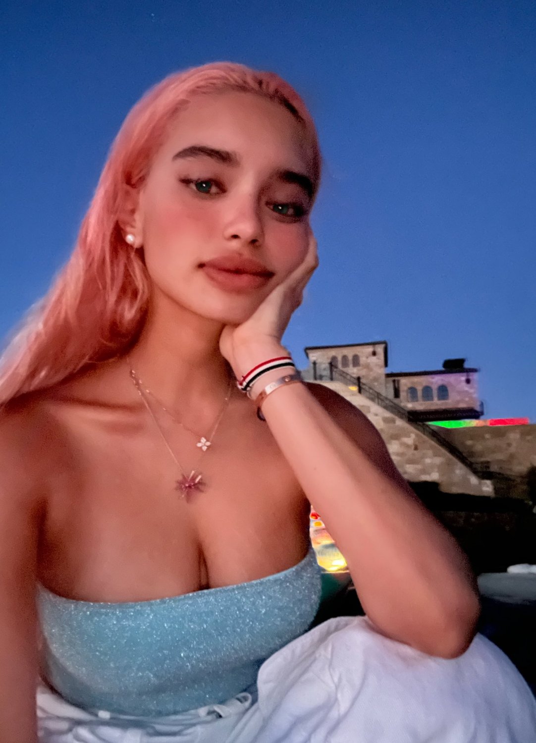 Seductive Babe Ready to Please Every Desire 1