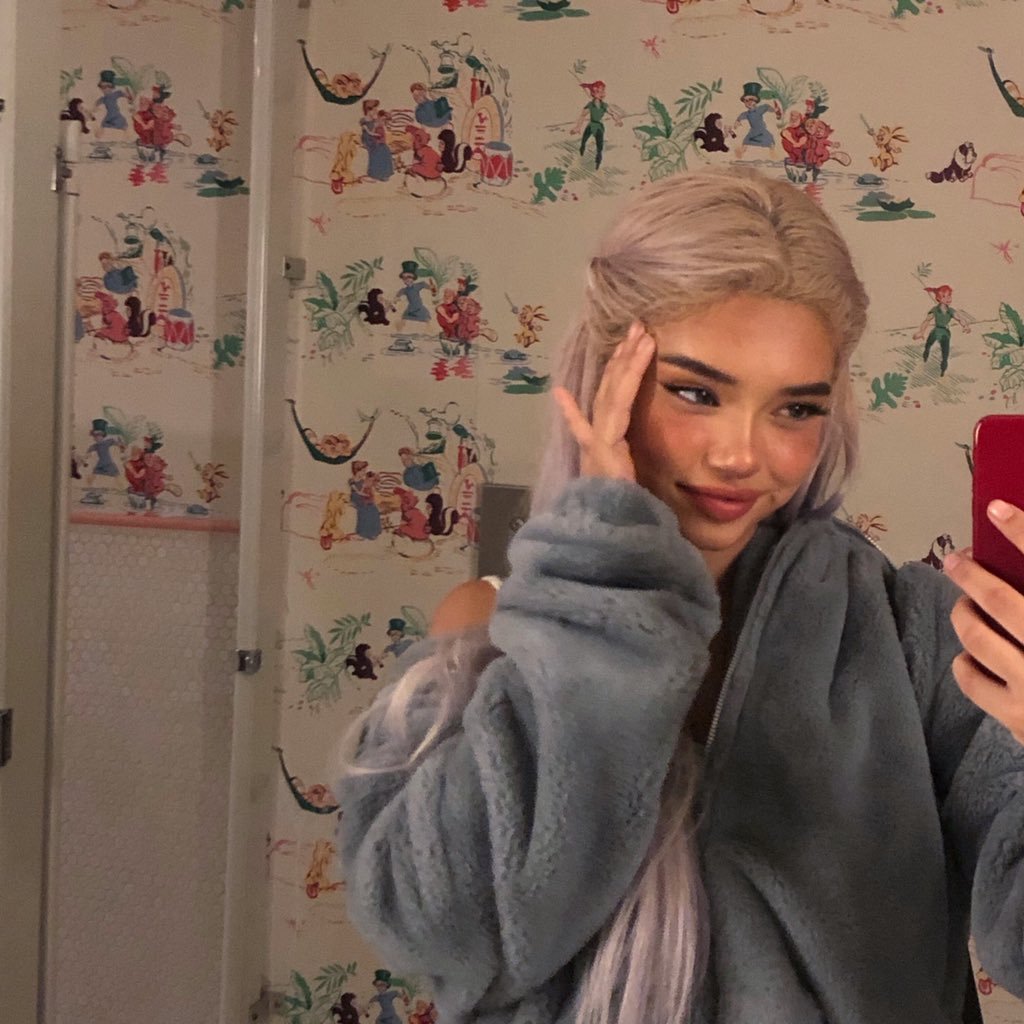 Seductive Babe Ready to Please Every Desire 28