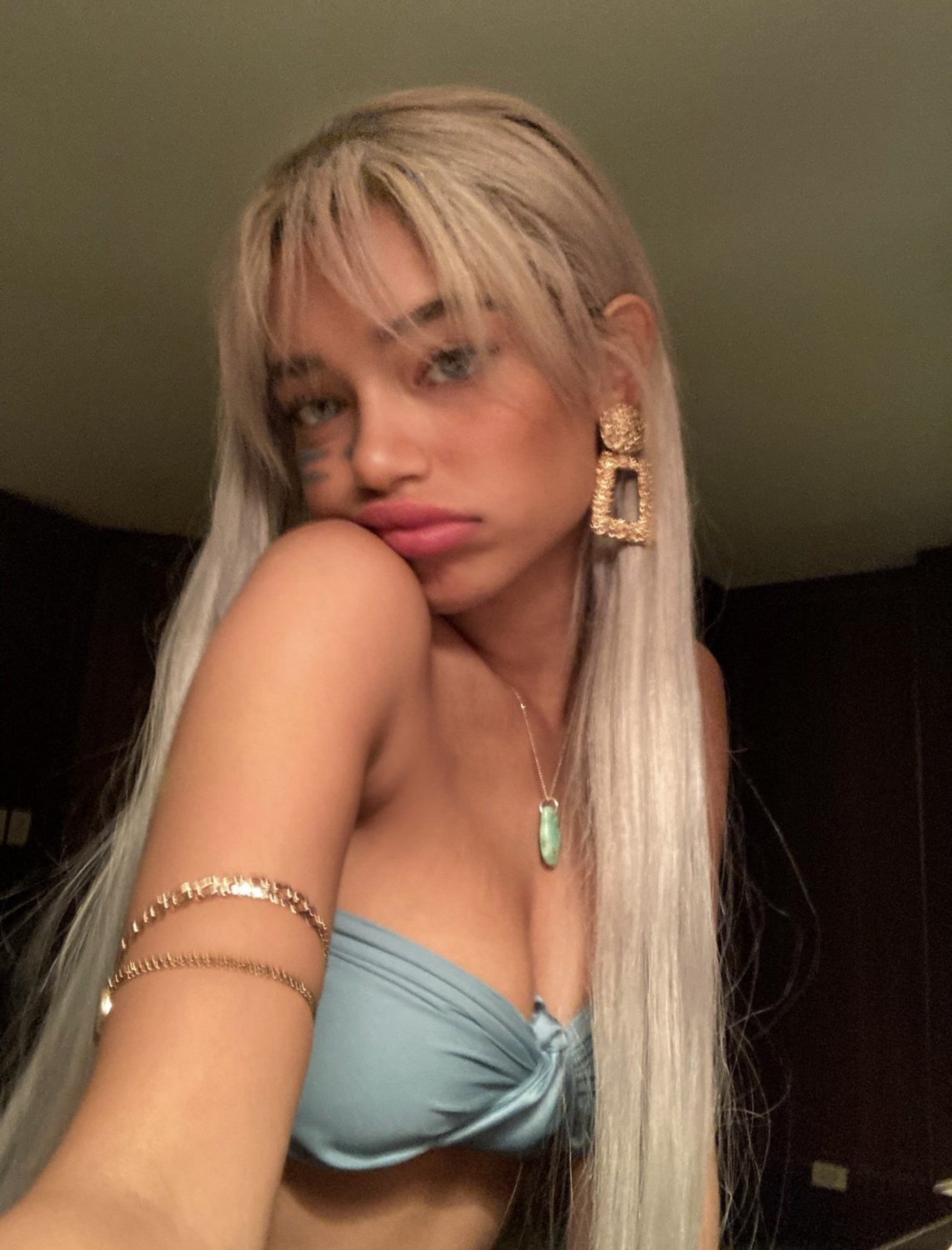 Seductive Babe Ready to Please Every Desire 31