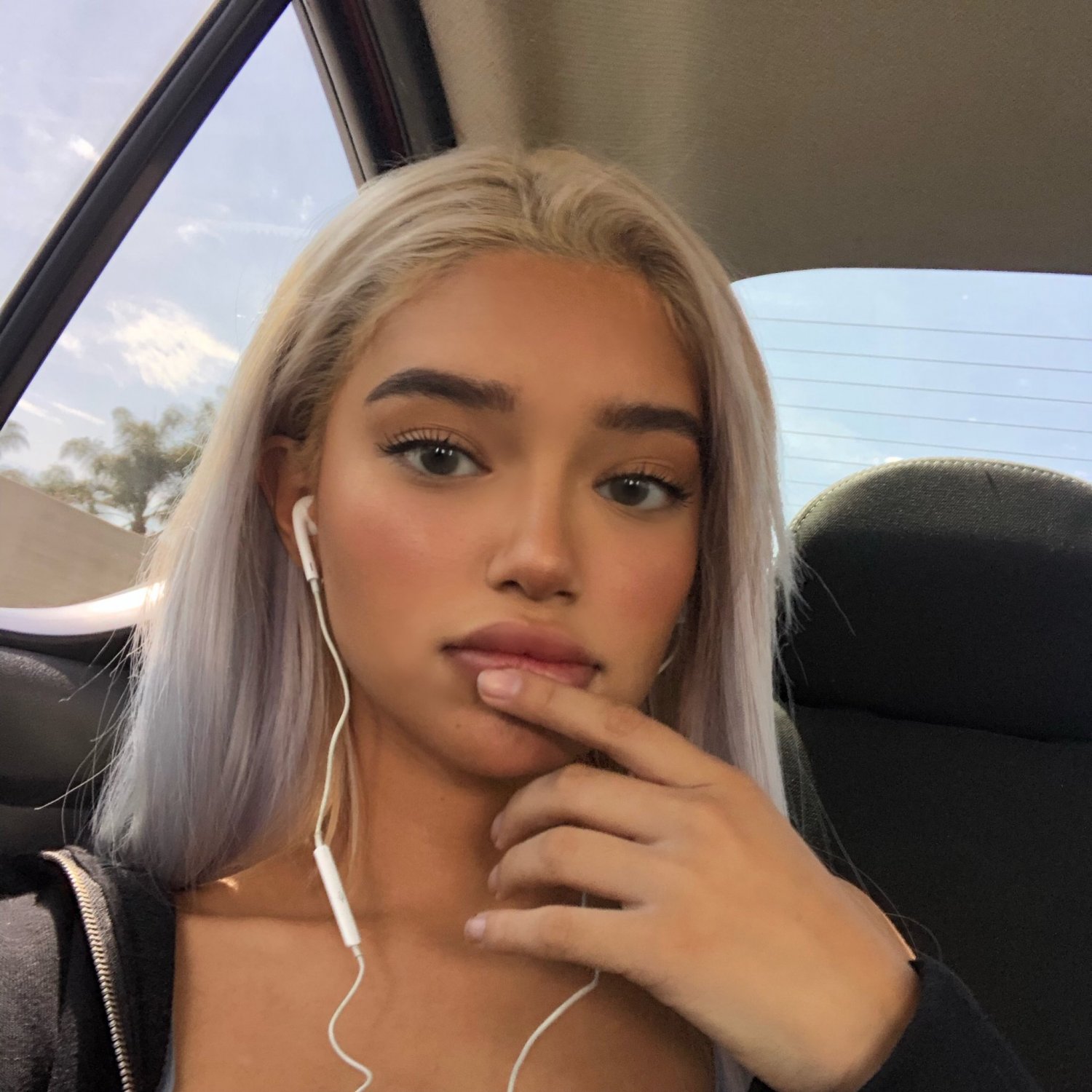 Seductive Babe Ready to Please Every Desire 43