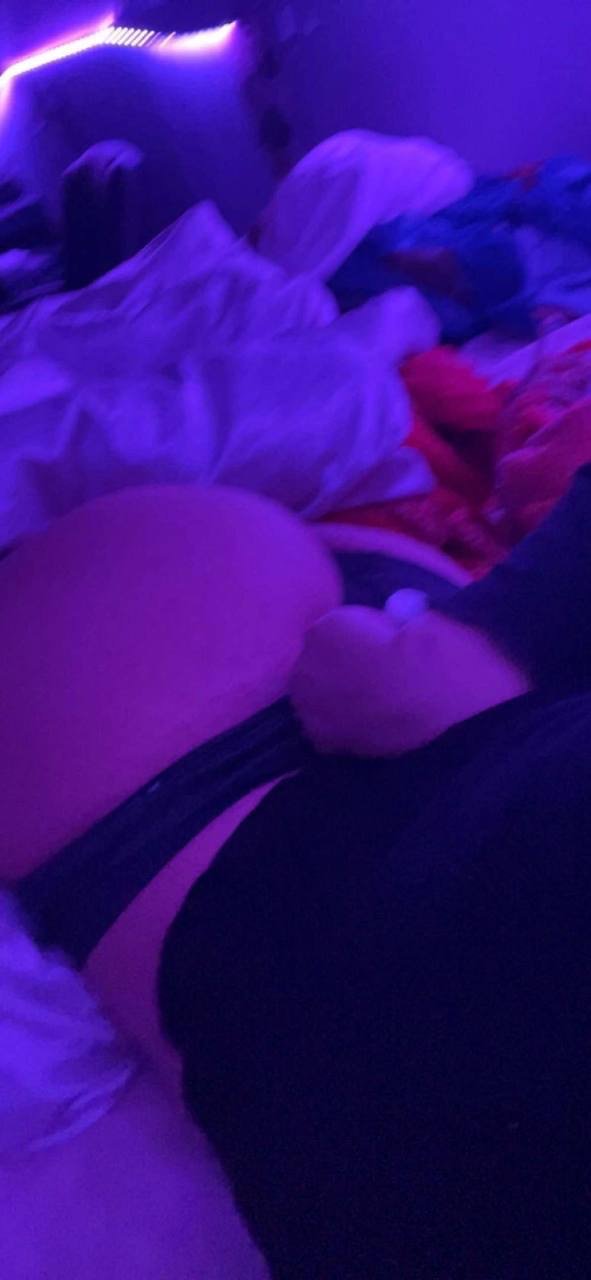 Sweet Lassie Leaks Her Panties and Pussy Online 2