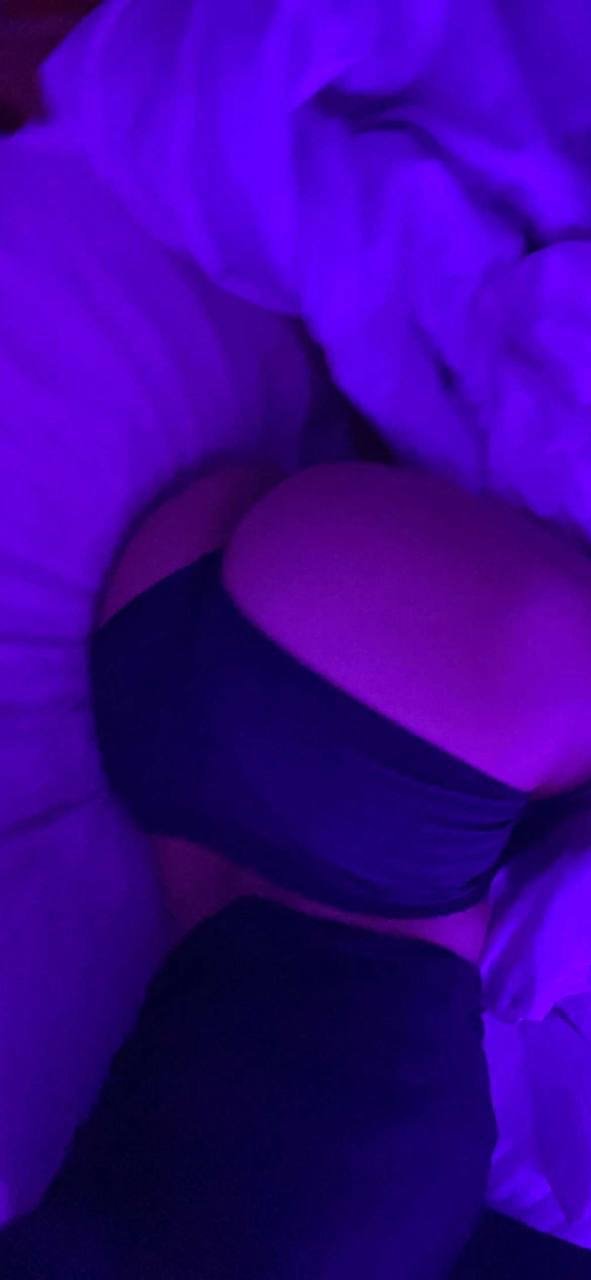 Sweet Lassie Leaks Her Panties and Pussy Online 4